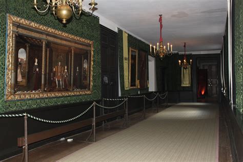 hampton court palace haunted gallery.